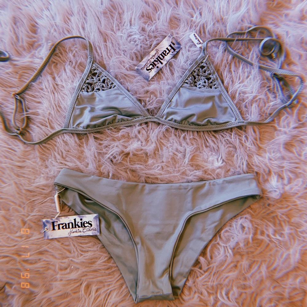 Frankie’s Bikinis Set